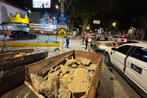 Fast food é multado em R$ 30 mil após obra atingir calçada histórica na avenida Nazaré